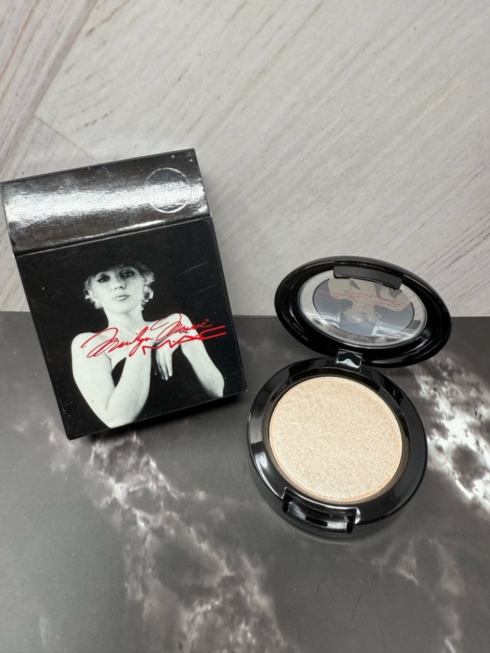 MAC Cosmetics Marilyn Monroe eyeshadow preferred blonde.